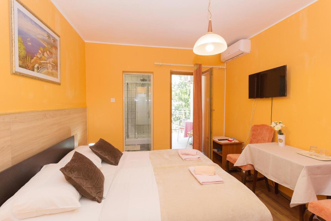 Rooms And Apartments Palma B&B Medulin Exterior photo